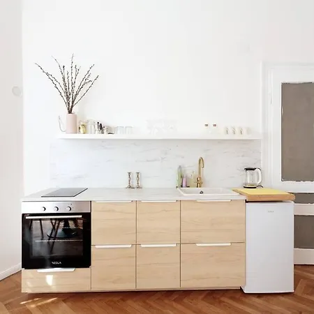 Central - Charming Historic Gem - Modern Comforts *