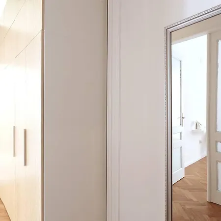 Apartment Central - Charming Historic Gem - Modern Comforts *