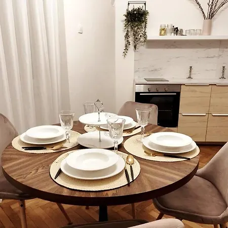 Apartment Central - Charming Historic Gem - Modern Comforts *