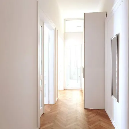 Apartment Central - Charming Historic Gem - Modern Comforts Pula