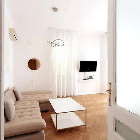 Apartment Central - Charming Historic Gem - Modern Comforts *